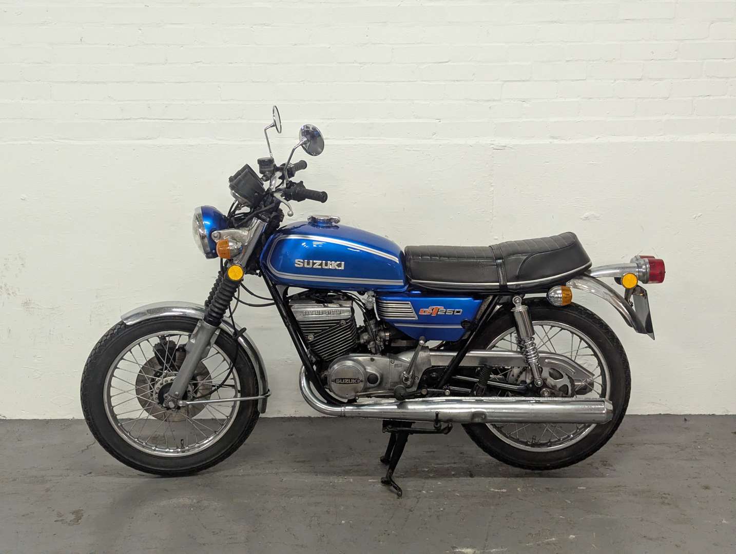 <p>1975 SUZUKI GT250 RAM AIR</p>