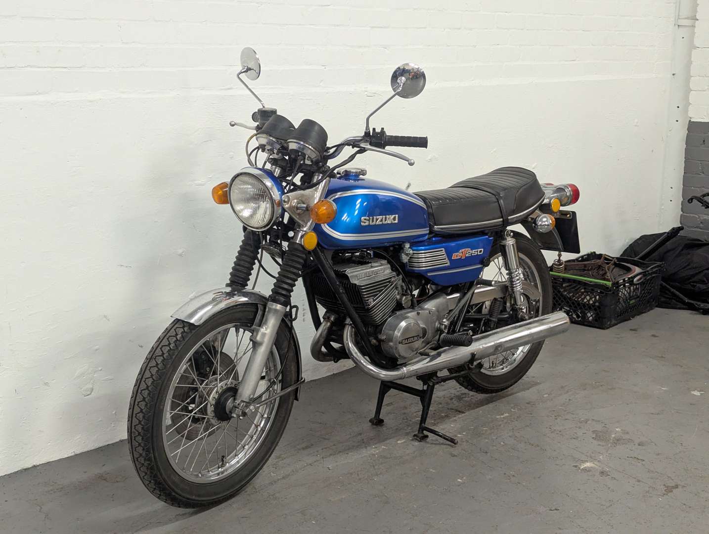 <p>1975 SUZUKI GT250 RAM AIR</p>