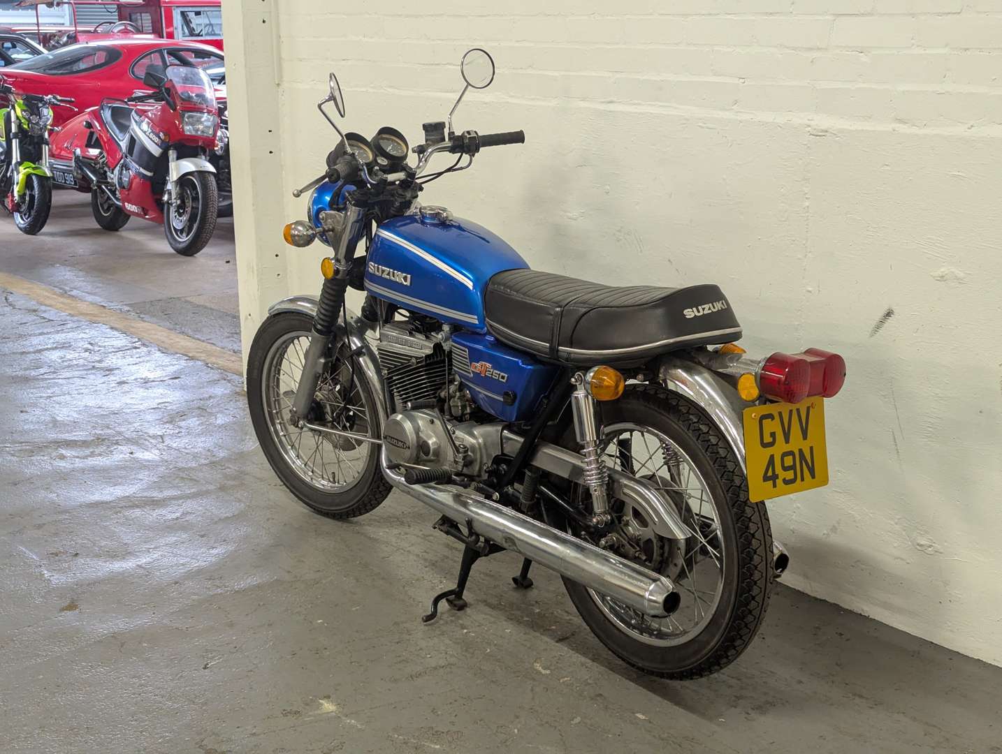 <p>1975 SUZUKI GT250 RAM AIR</p>
