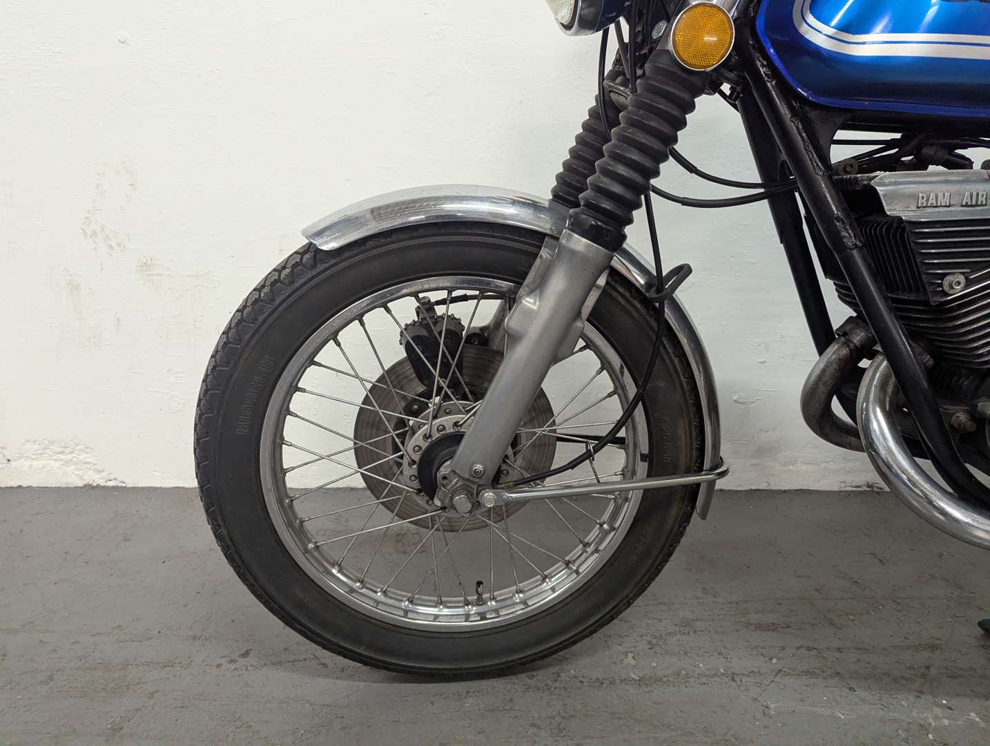 <p>1975 SUZUKI GT250 RAM AIR</p>