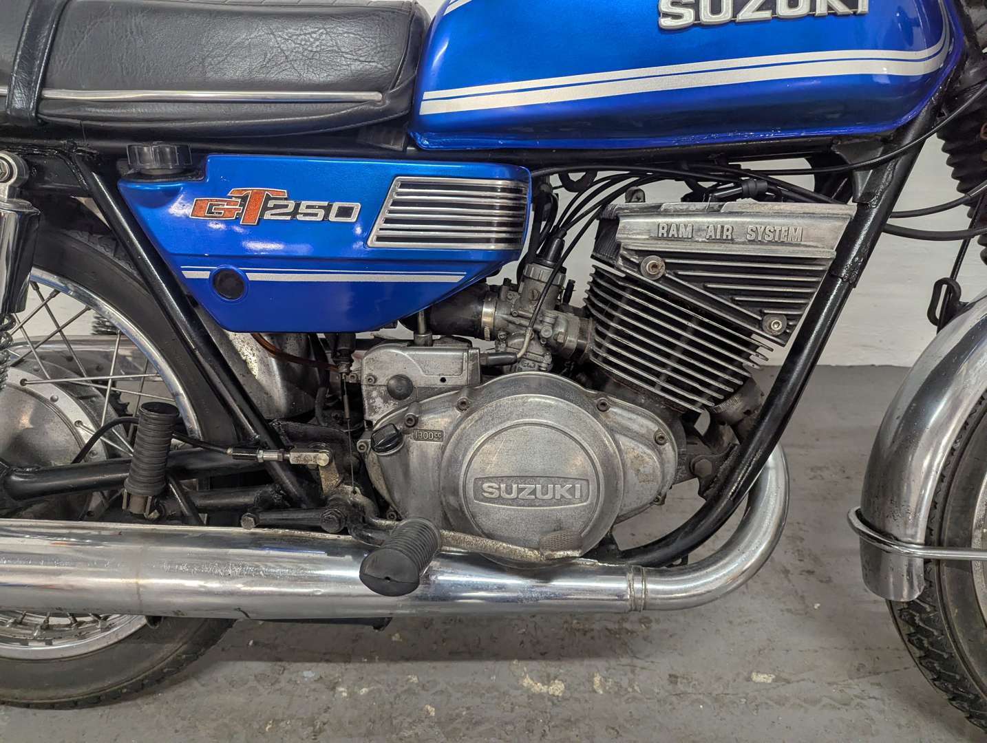<p>1975 SUZUKI GT250 RAM AIR</p>