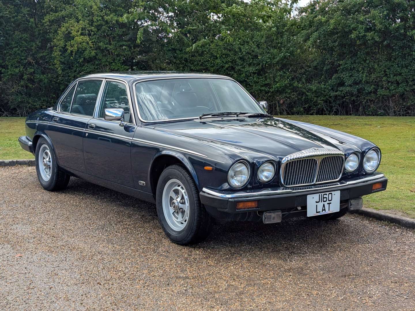 <p>1992 DAIMLER DOUBLE SIX V12 AUTO</p>