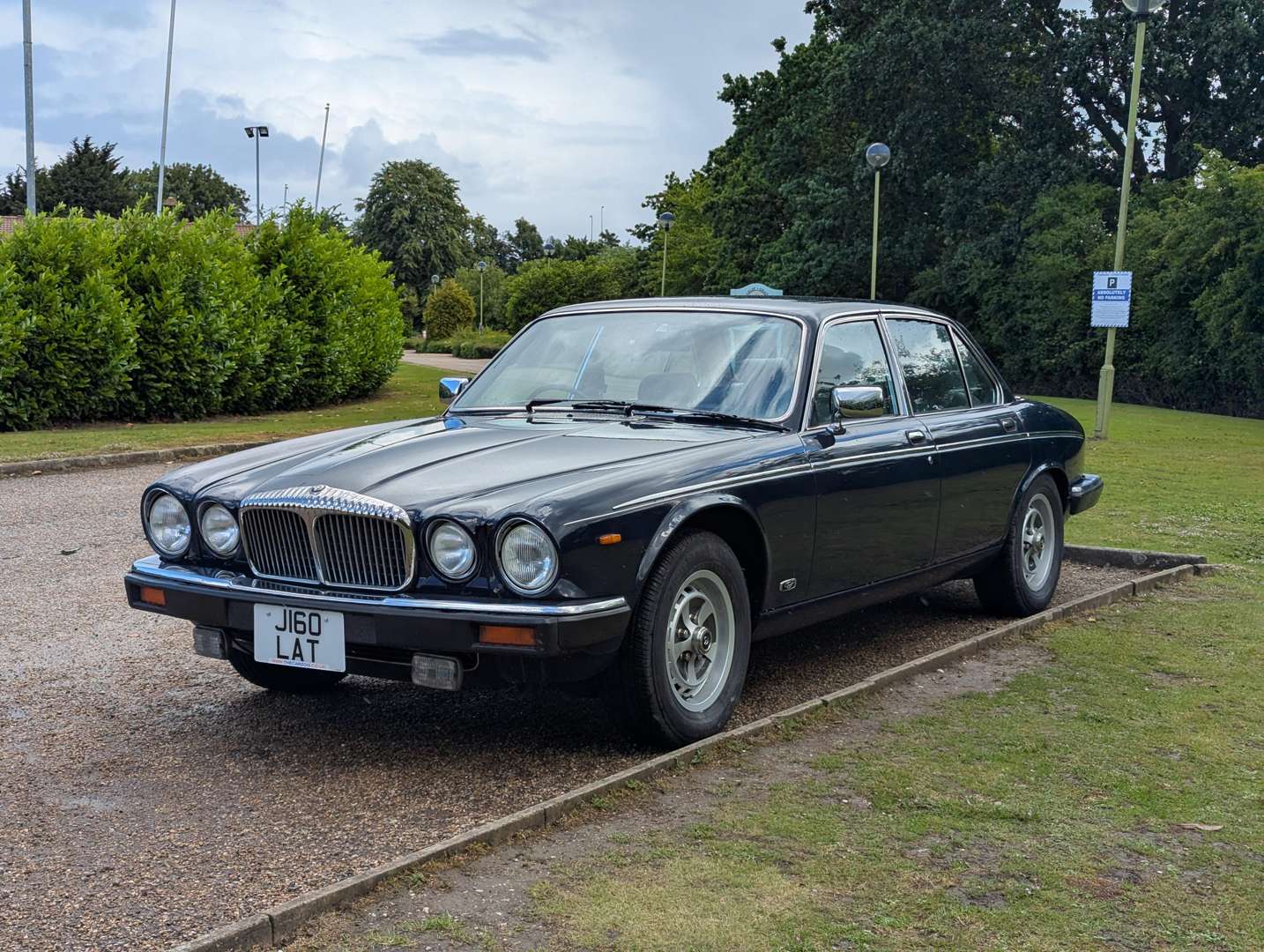 <p>1992 DAIMLER DOUBLE SIX V12 AUTO</p>