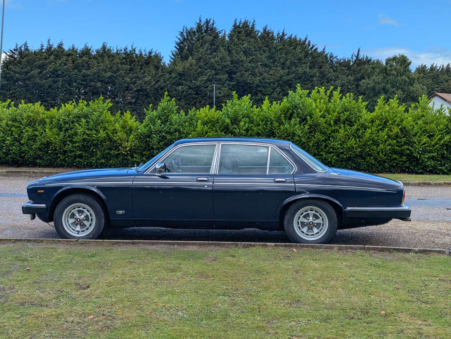 <p>1992 DAIMLER DOUBLE SIX V12 AUTO</p>