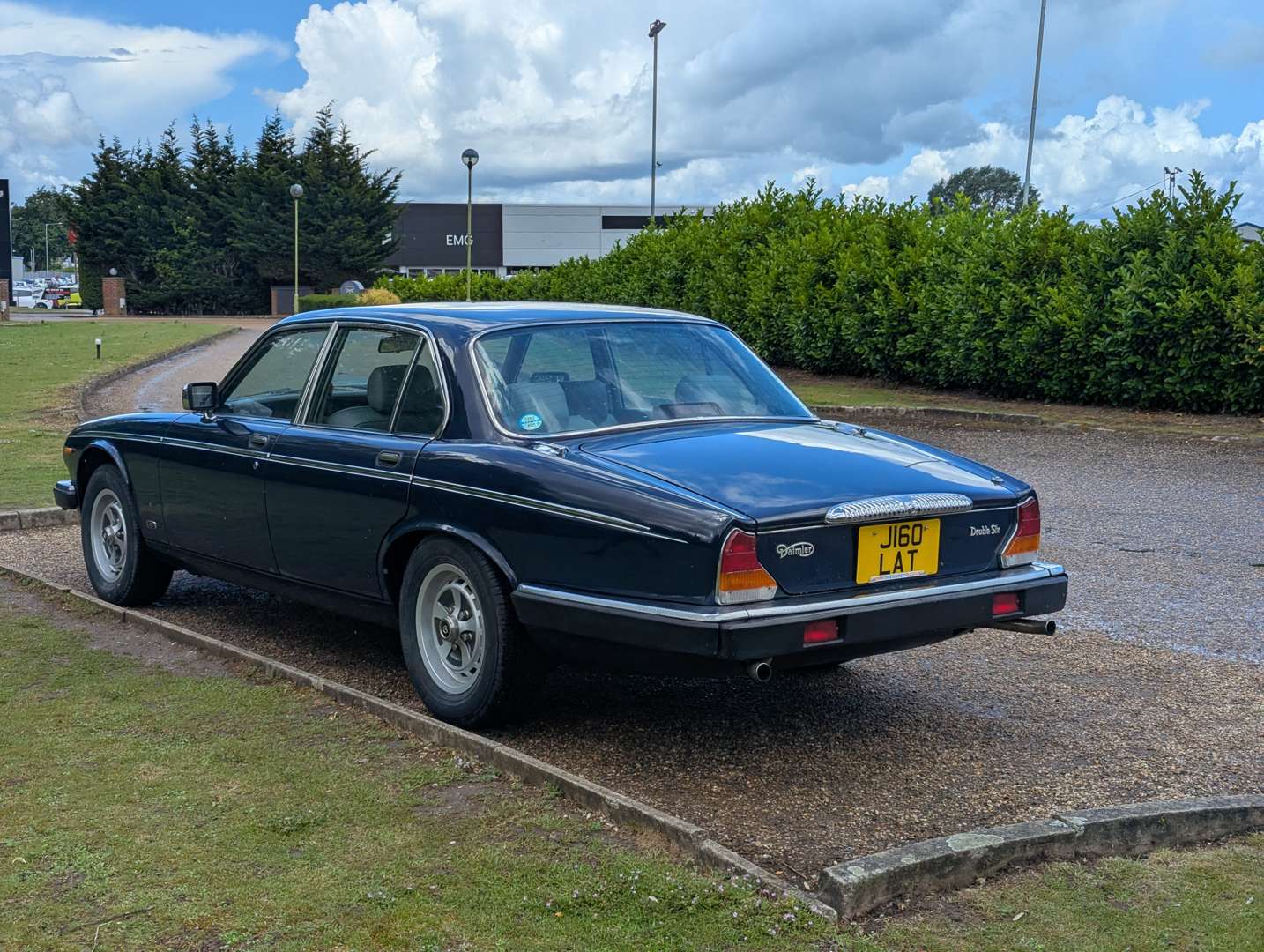 <p>1992 DAIMLER DOUBLE SIX V12 AUTO</p>