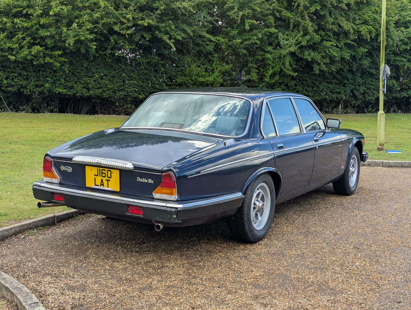 <p>1992 DAIMLER DOUBLE SIX V12 AUTO</p>