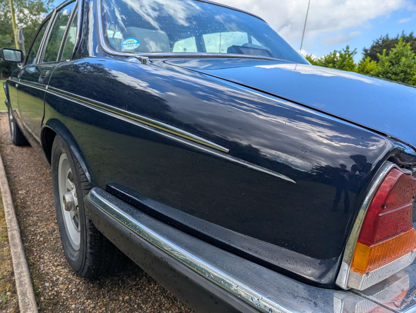<p>1992 DAIMLER DOUBLE SIX V12 AUTO</p>