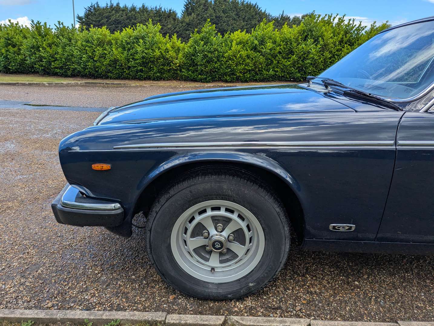 <p>1992 DAIMLER DOUBLE SIX V12 AUTO</p>