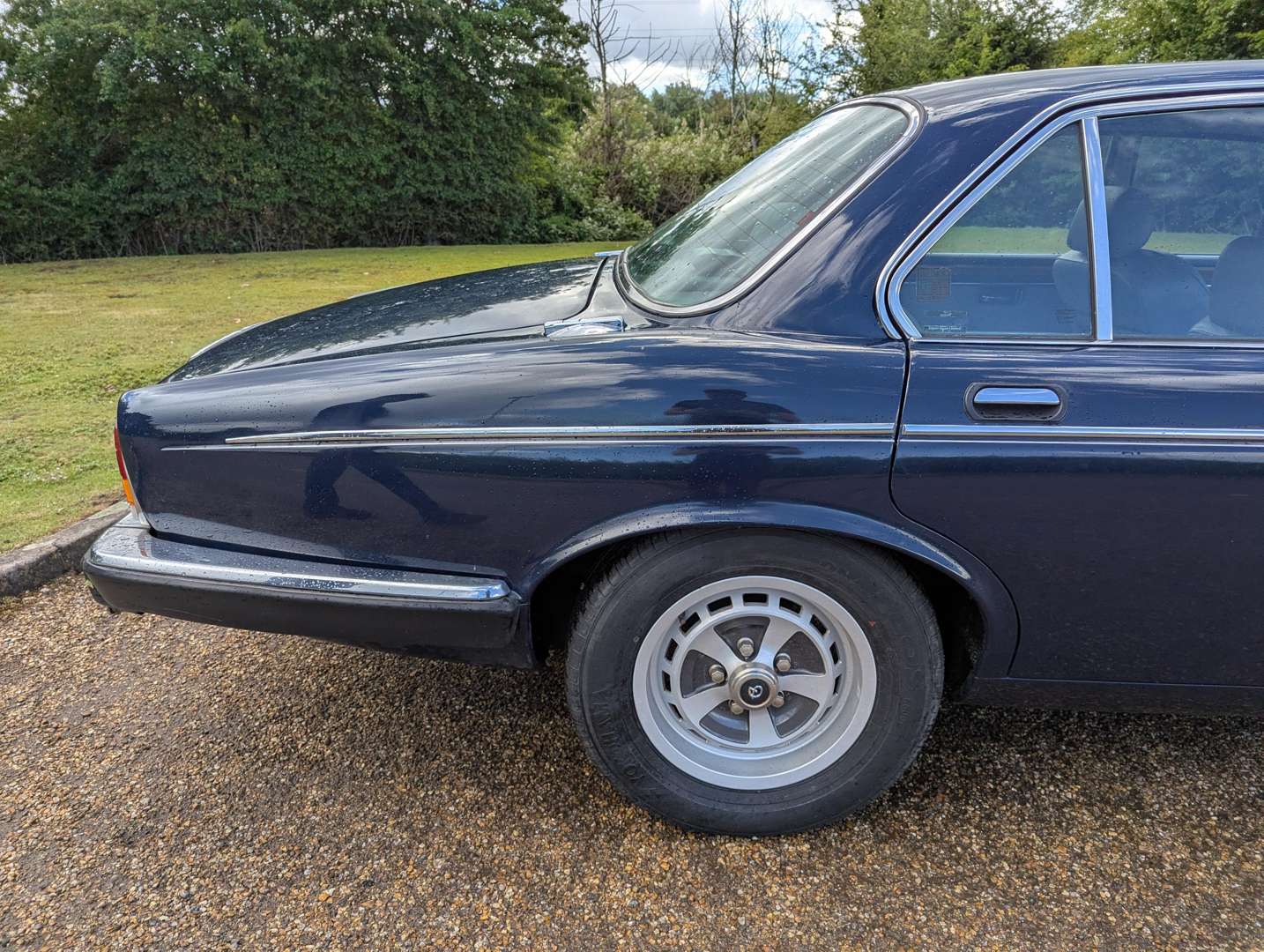 <p>1992 DAIMLER DOUBLE SIX V12 AUTO</p>