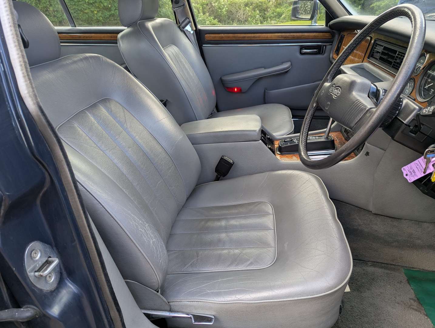 <p>1992 DAIMLER DOUBLE SIX V12 AUTO</p>
