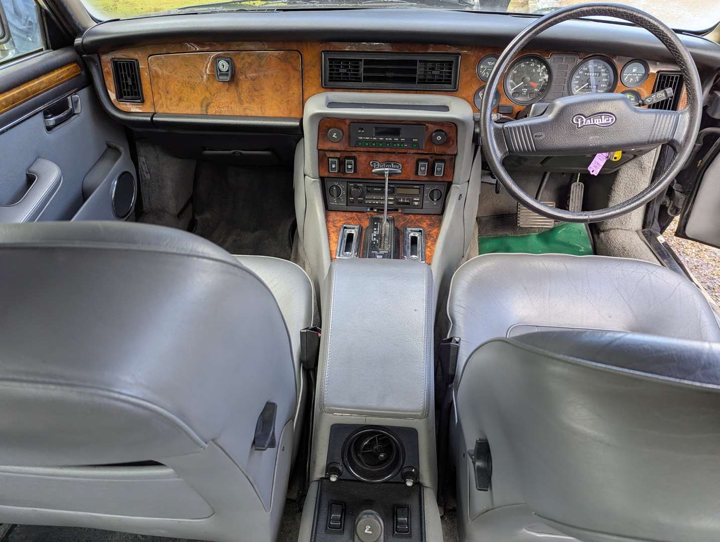 <p>1992 DAIMLER DOUBLE SIX V12 AUTO</p>