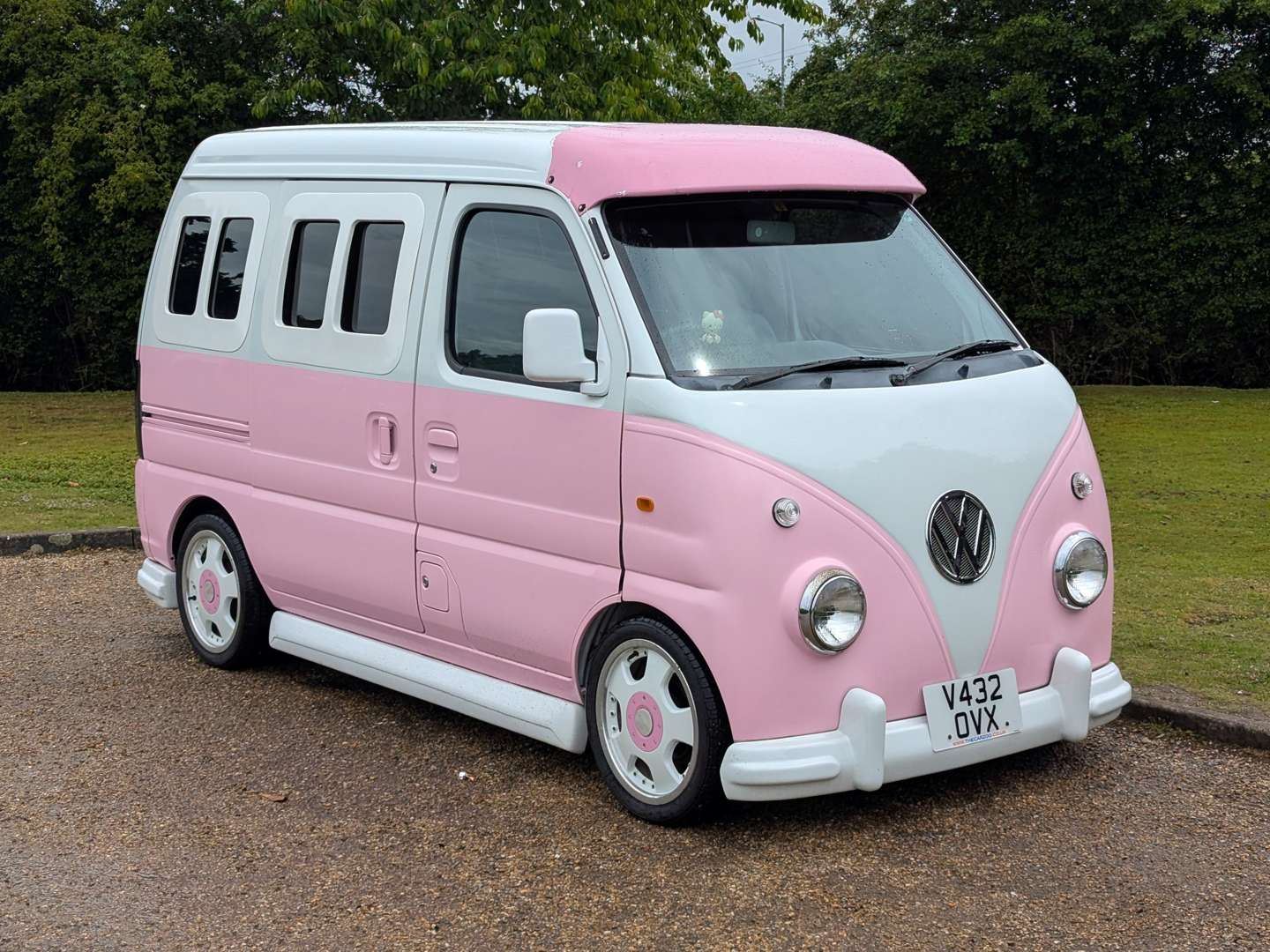 <p>2000 SUZUKI EVERY CUSTOM RETRO MINI-VAN</p>
