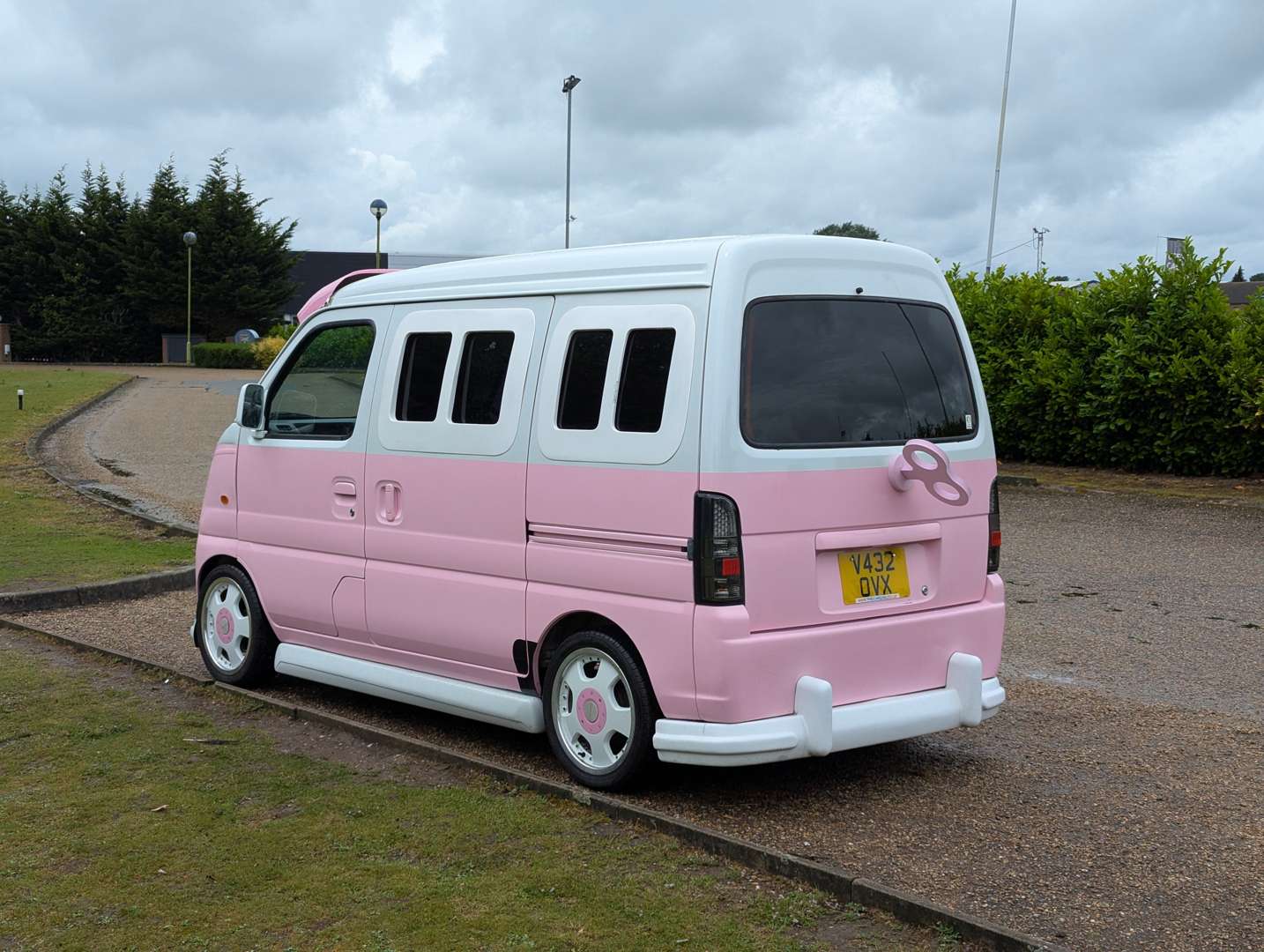 <p>2000 SUZUKI EVERY CUSTOM RETRO MINI-VAN</p>