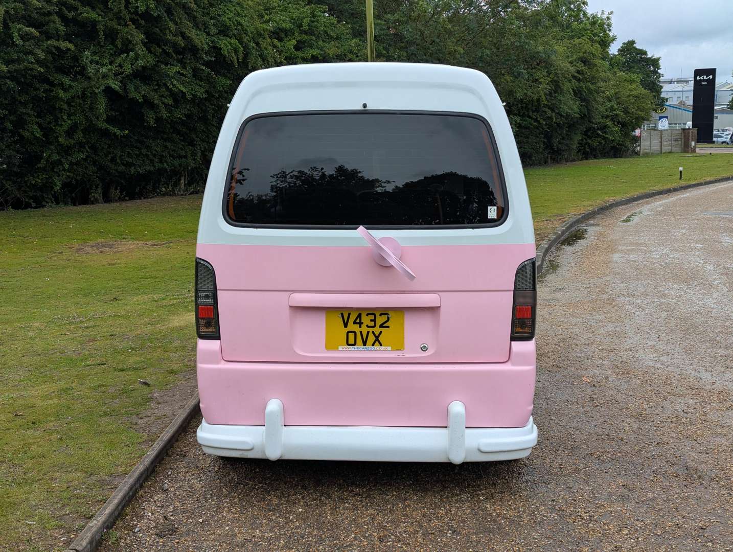 <p>2000 SUZUKI EVERY CUSTOM RETRO MINI-VAN</p>