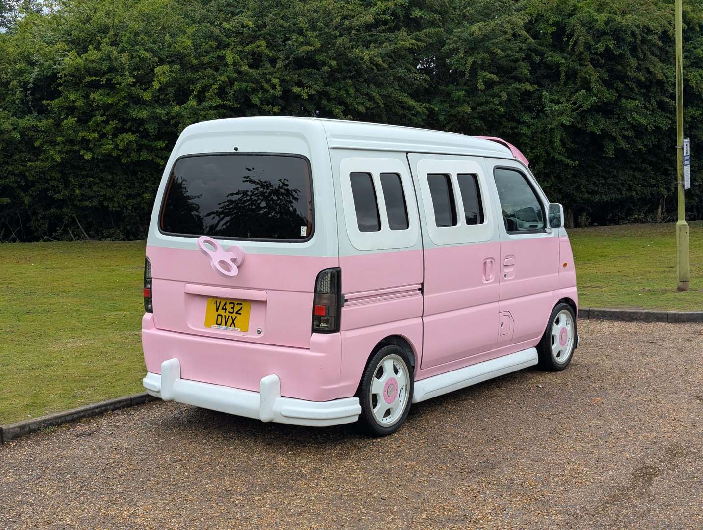 <p>2000 SUZUKI EVERY CUSTOM RETRO MINI-VAN</p>