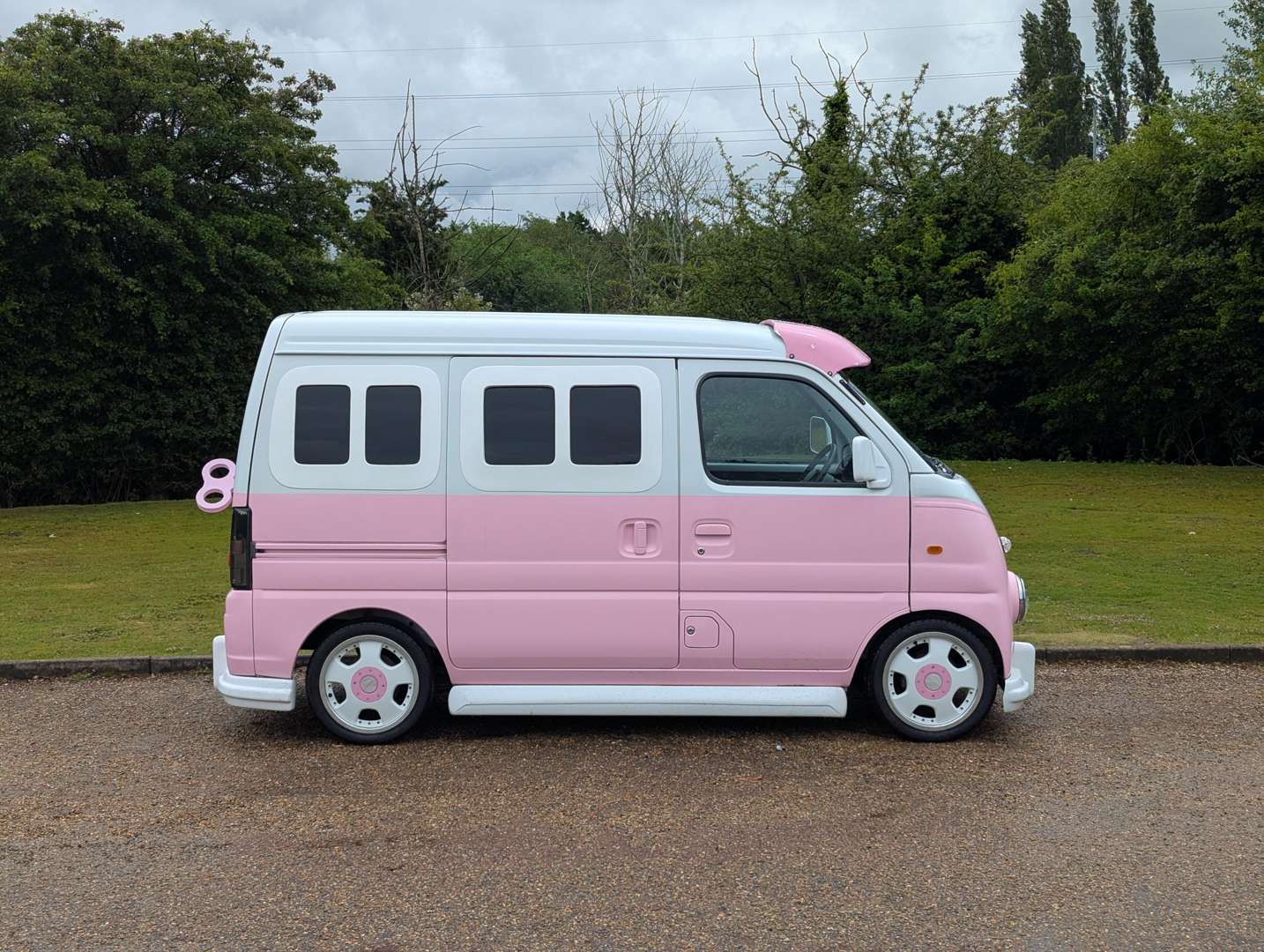 <p>2000 SUZUKI EVERY CUSTOM RETRO MINI-VAN</p>