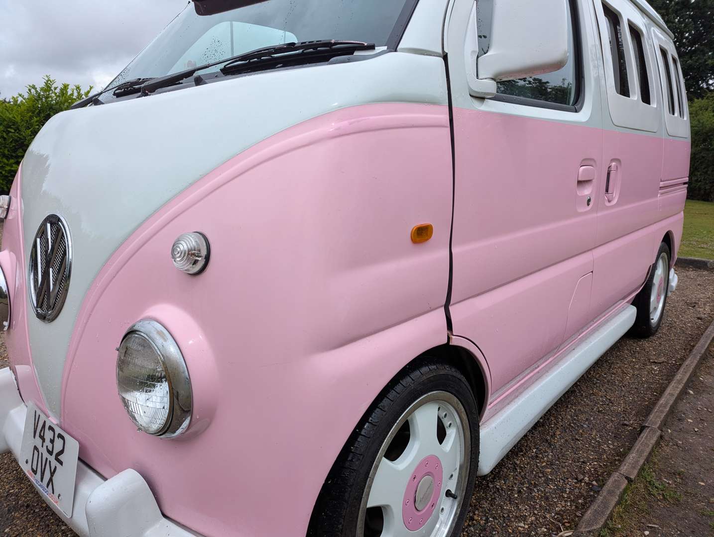 <p>2000 SUZUKI EVERY CUSTOM RETRO MINI-VAN</p>