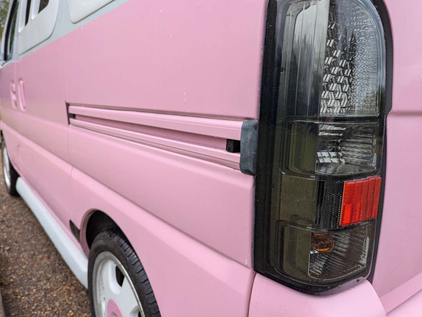 <p>2000 SUZUKI EVERY CUSTOM RETRO MINI-VAN</p>
