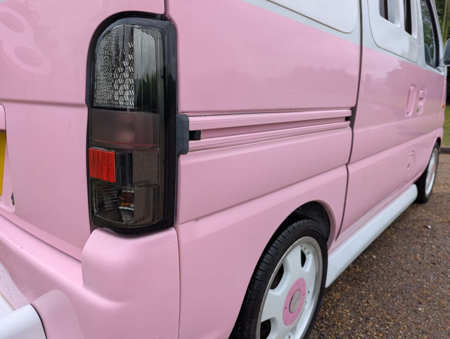 <p>2000 SUZUKI EVERY CUSTOM RETRO MINI-VAN</p>