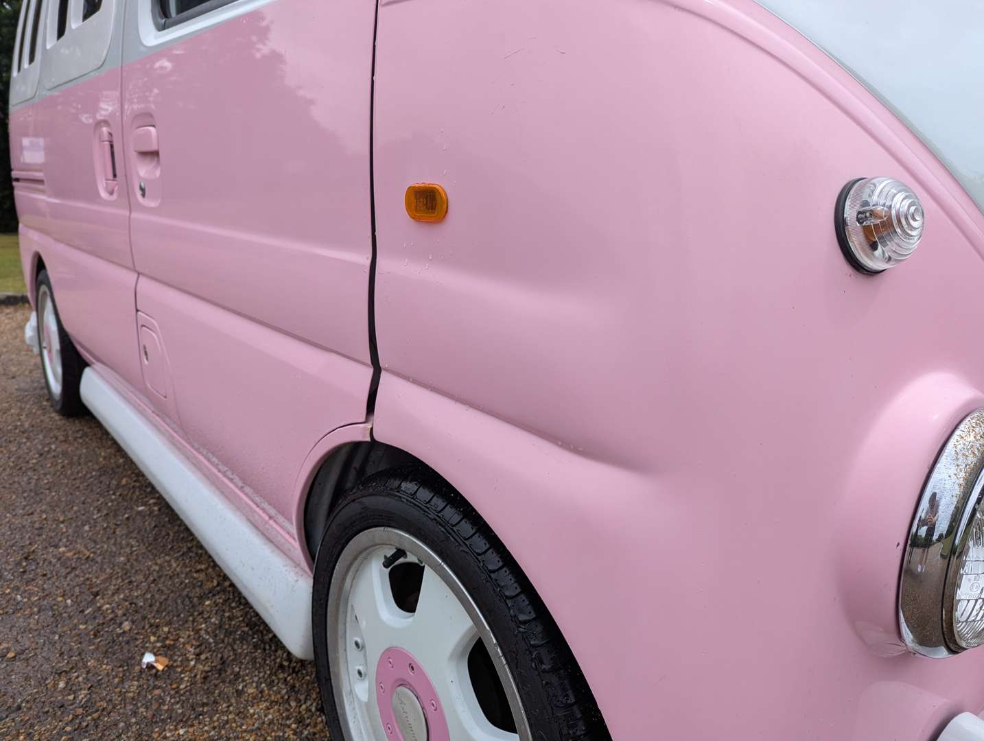 <p>2000 SUZUKI EVERY CUSTOM RETRO MINI-VAN</p>
