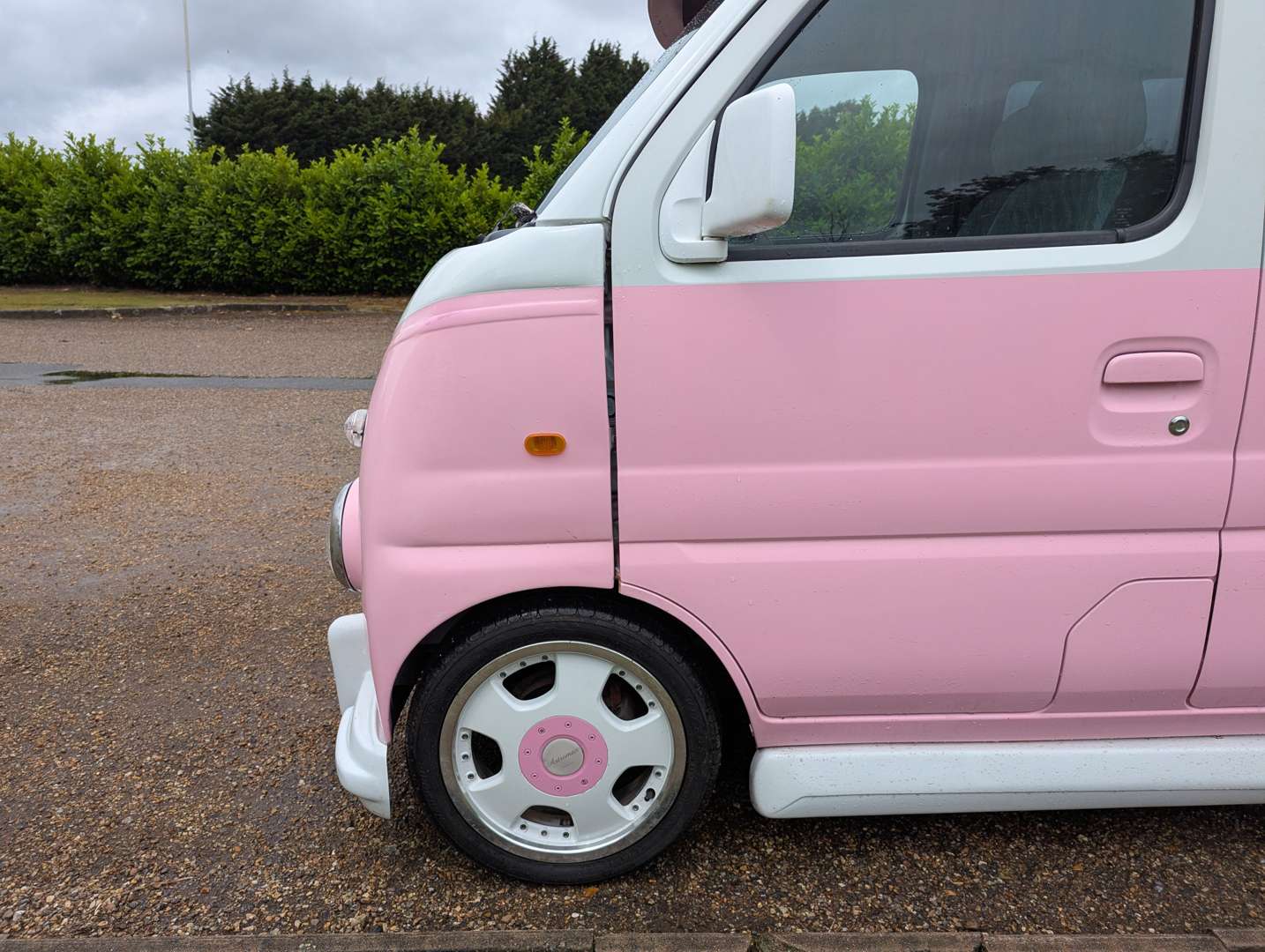 <p>2000 SUZUKI EVERY CUSTOM RETRO MINI-VAN</p>