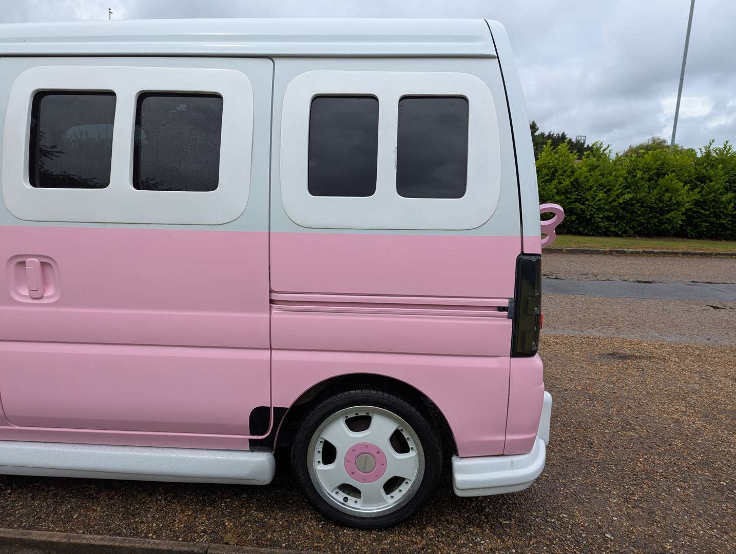 <p>2000 SUZUKI EVERY CUSTOM RETRO MINI-VAN</p>