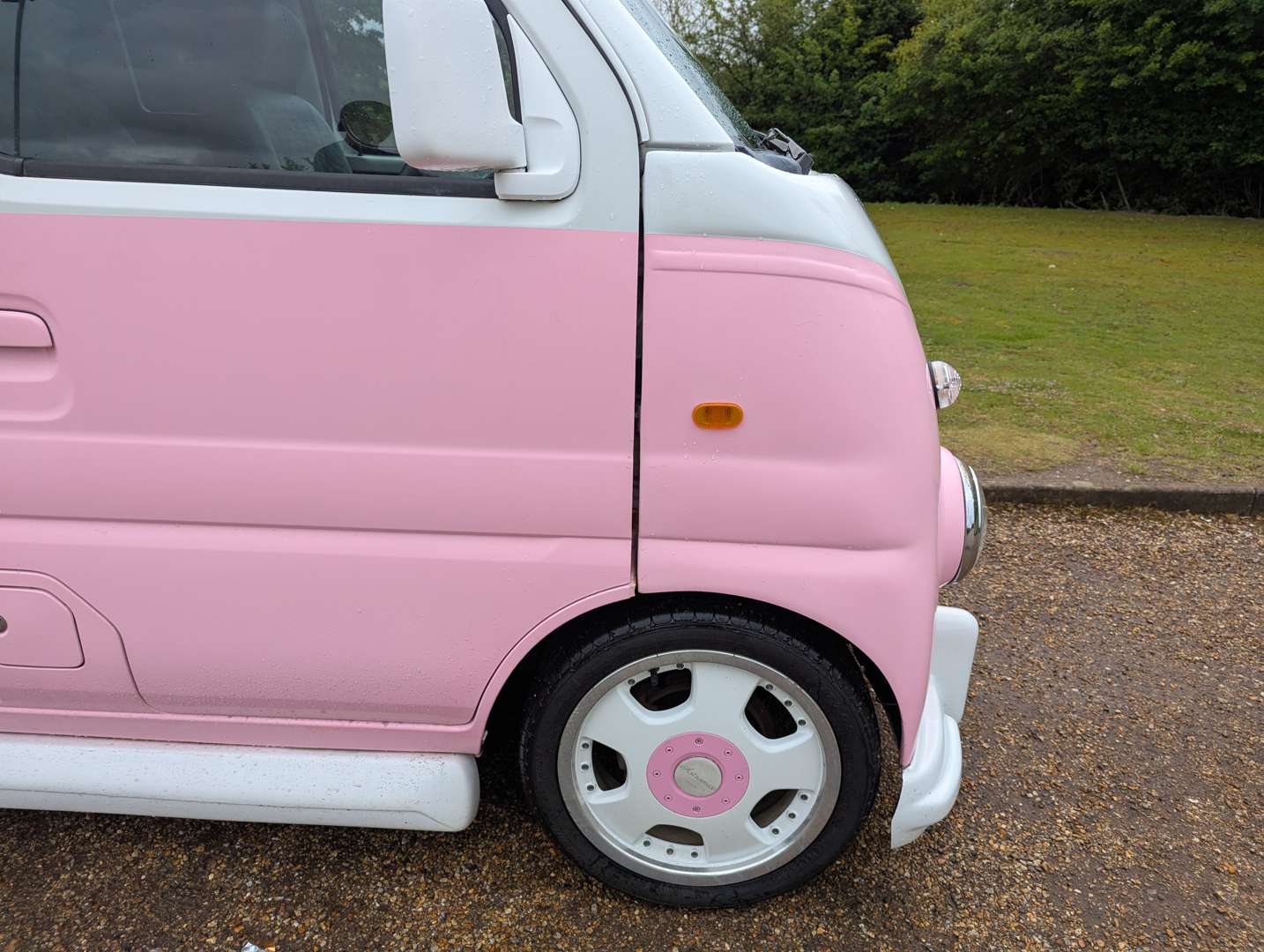 <p>2000 SUZUKI EVERY CUSTOM RETRO MINI-VAN</p>