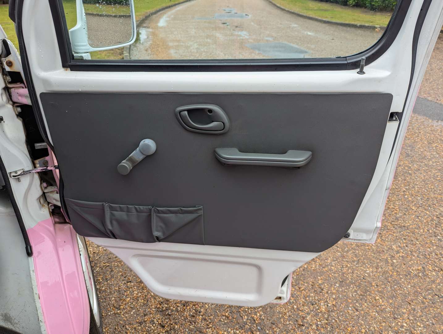 <p>2000 SUZUKI EVERY CUSTOM RETRO MINI-VAN</p>