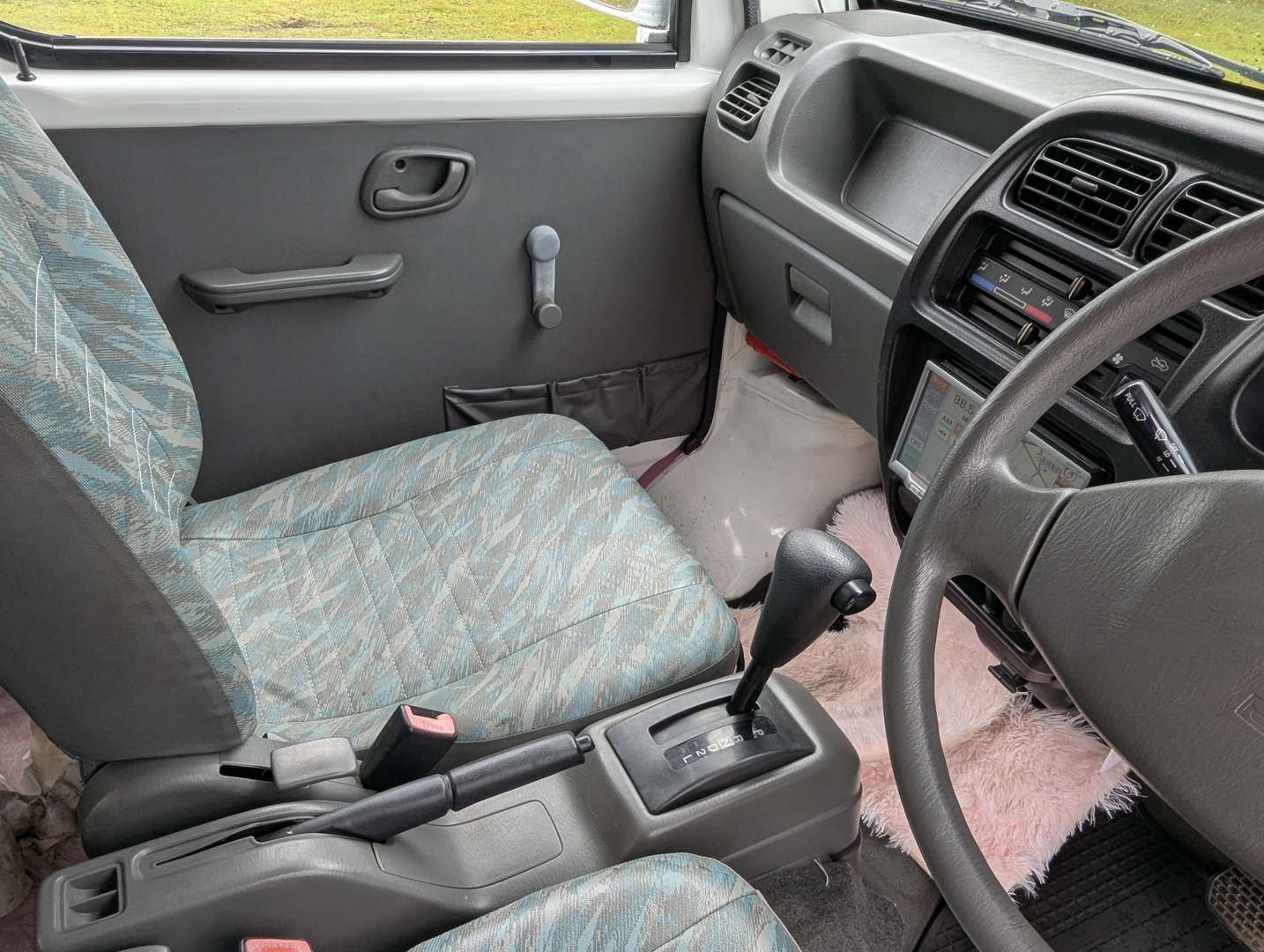 <p>2000 SUZUKI EVERY CUSTOM RETRO MINI-VAN</p>