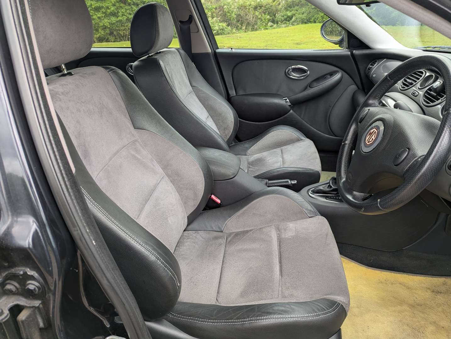 <p>2004 MG ZT 180</p>