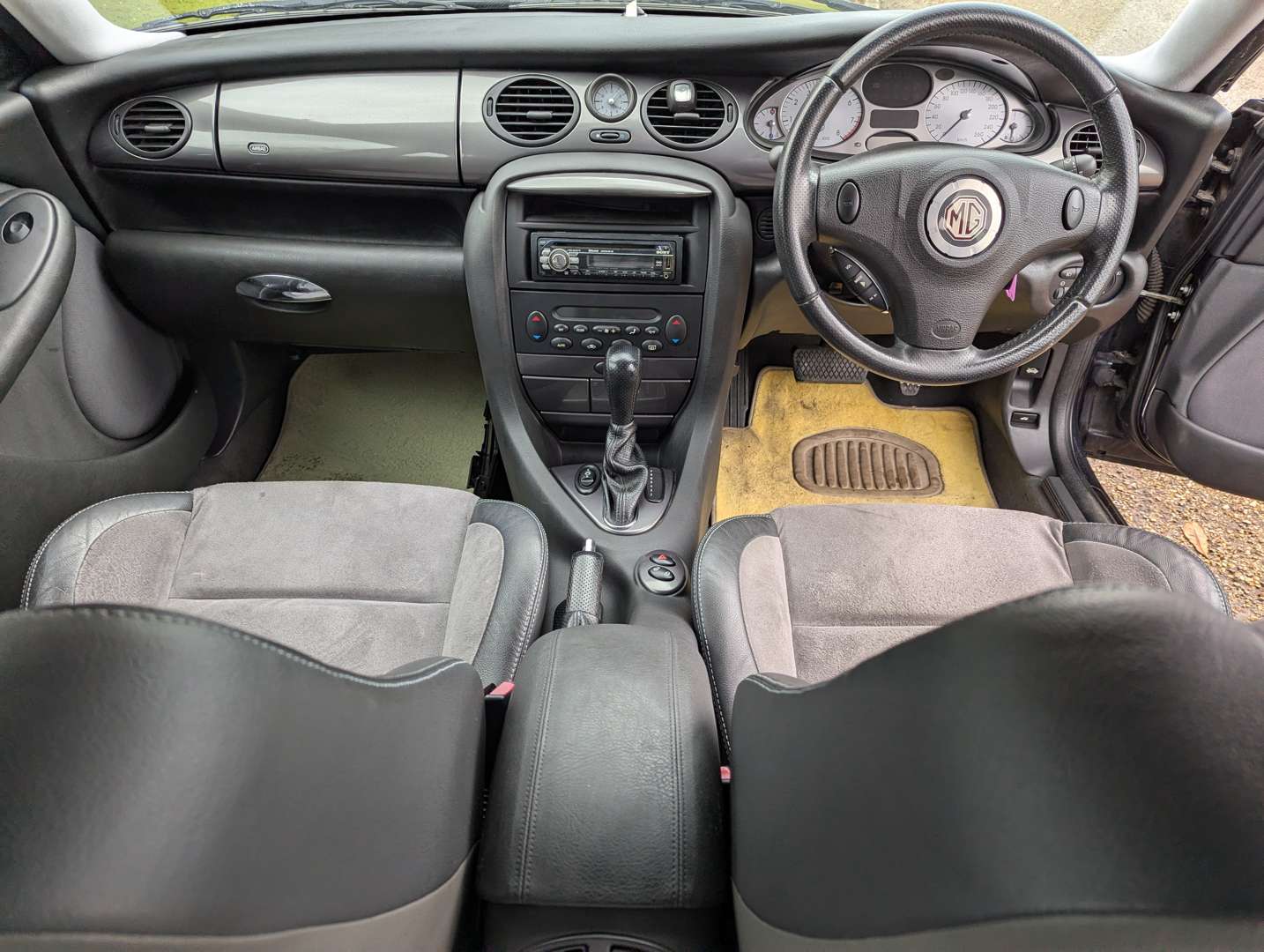 <p>2004 MG ZT 180</p>