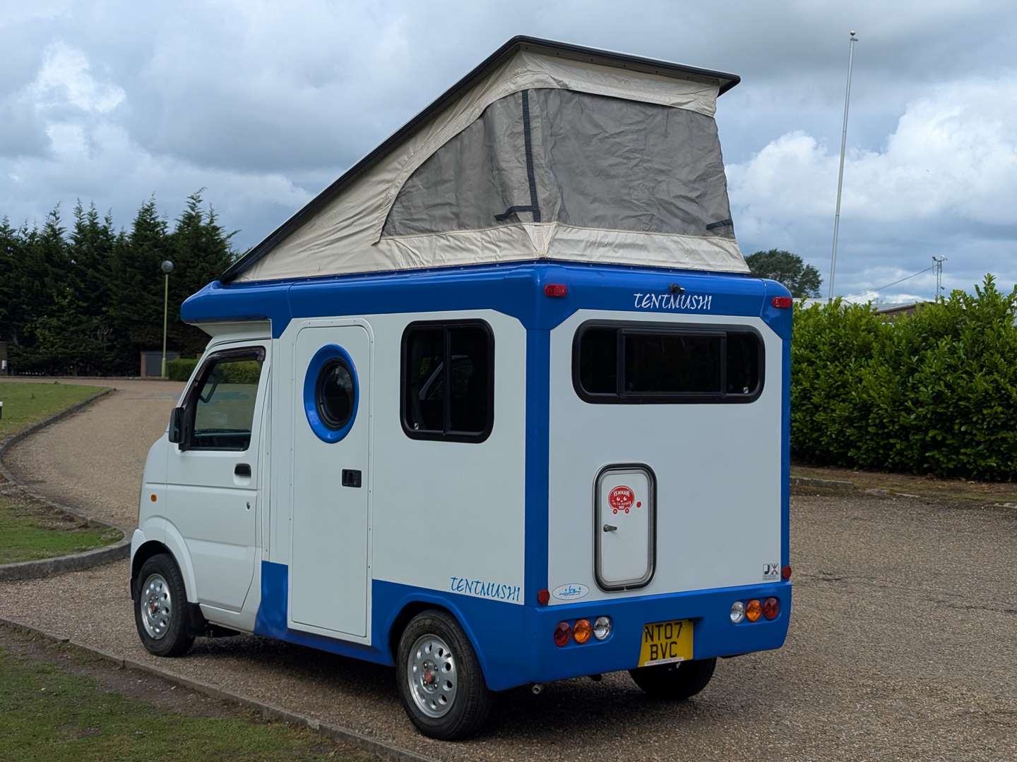<p>2007 MAZDA SCRUM TENT MUSHI POP-TOP CAMPER</p>