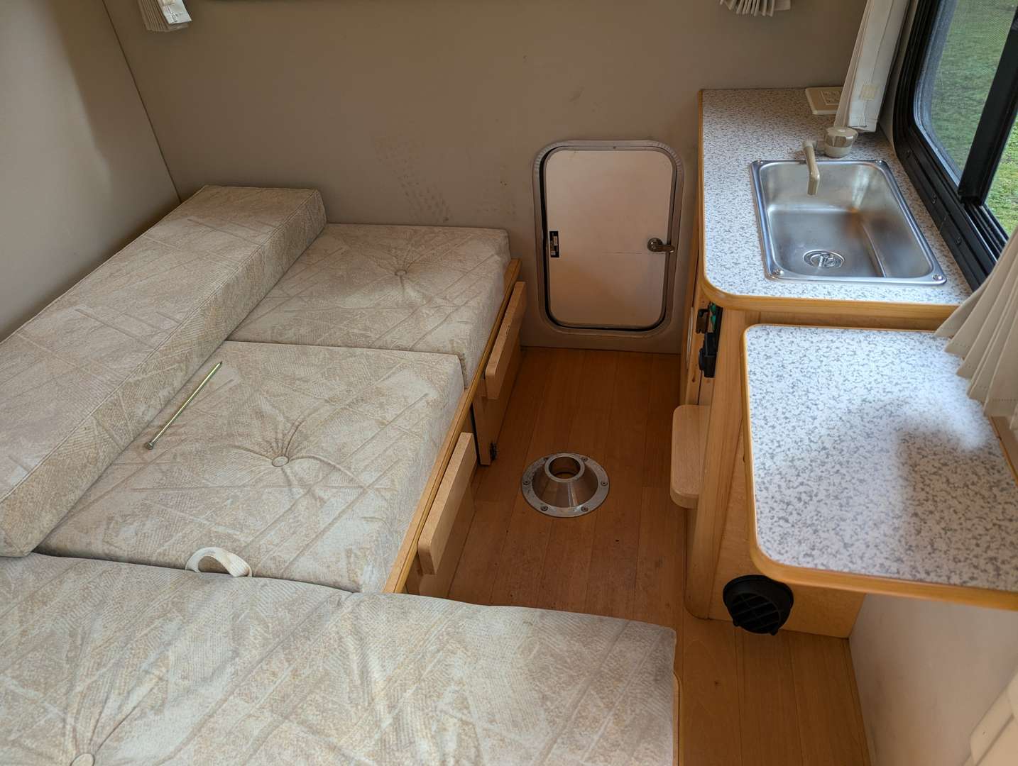 <p>2007 MAZDA SCRUM TENT MUSHI POP-TOP CAMPER</p>