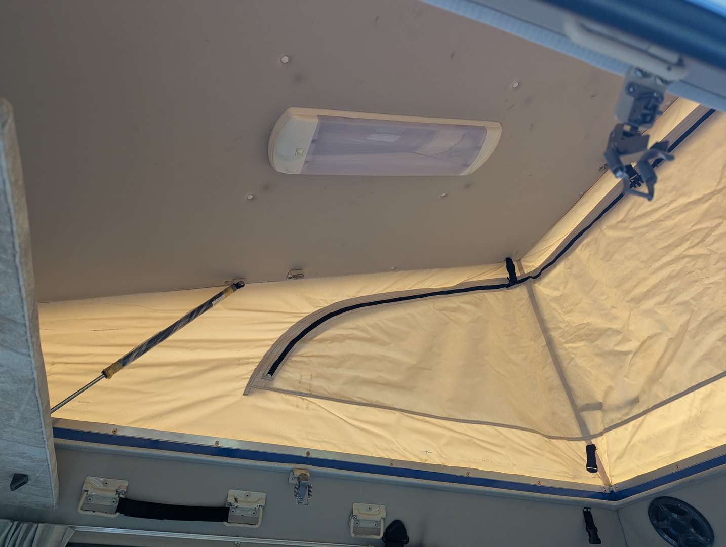<p>2007 MAZDA SCRUM TENT MUSHI POP-TOP CAMPER</p>