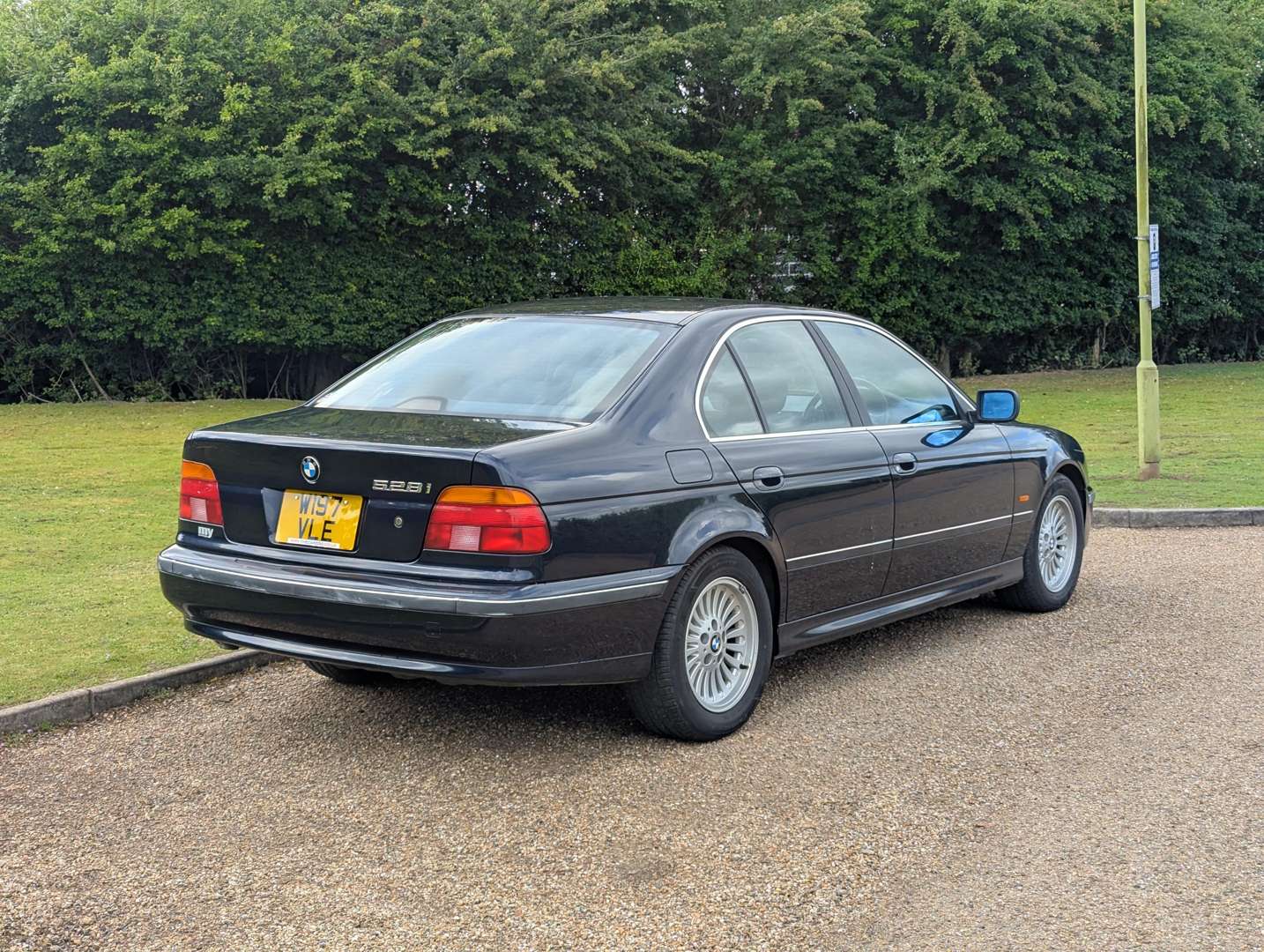 <p>2000 BMW 528I E39</p>