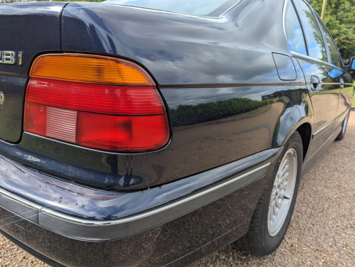 <p>2000 BMW 528I E39</p>