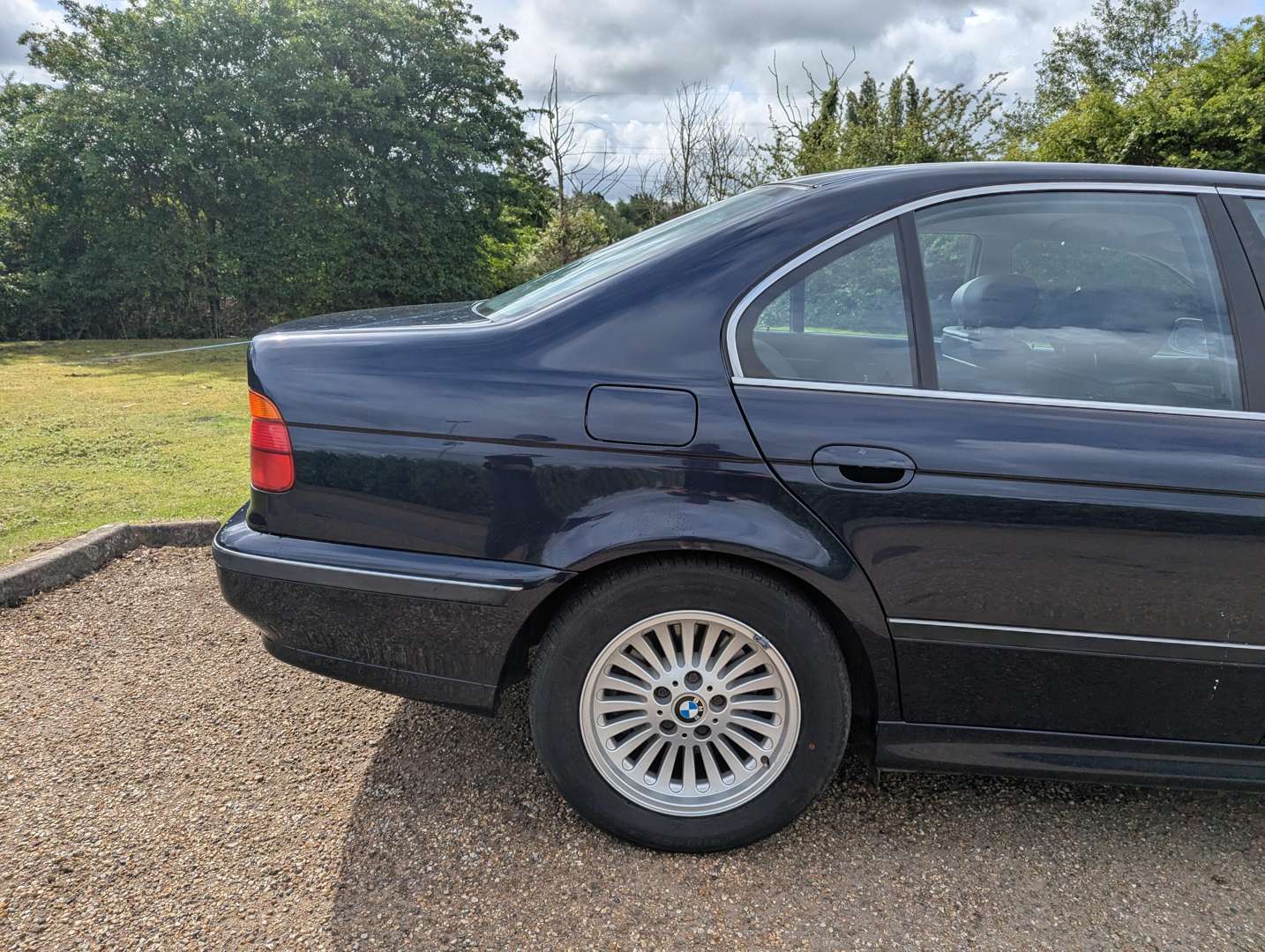 <p>2000 BMW 528I E39</p>