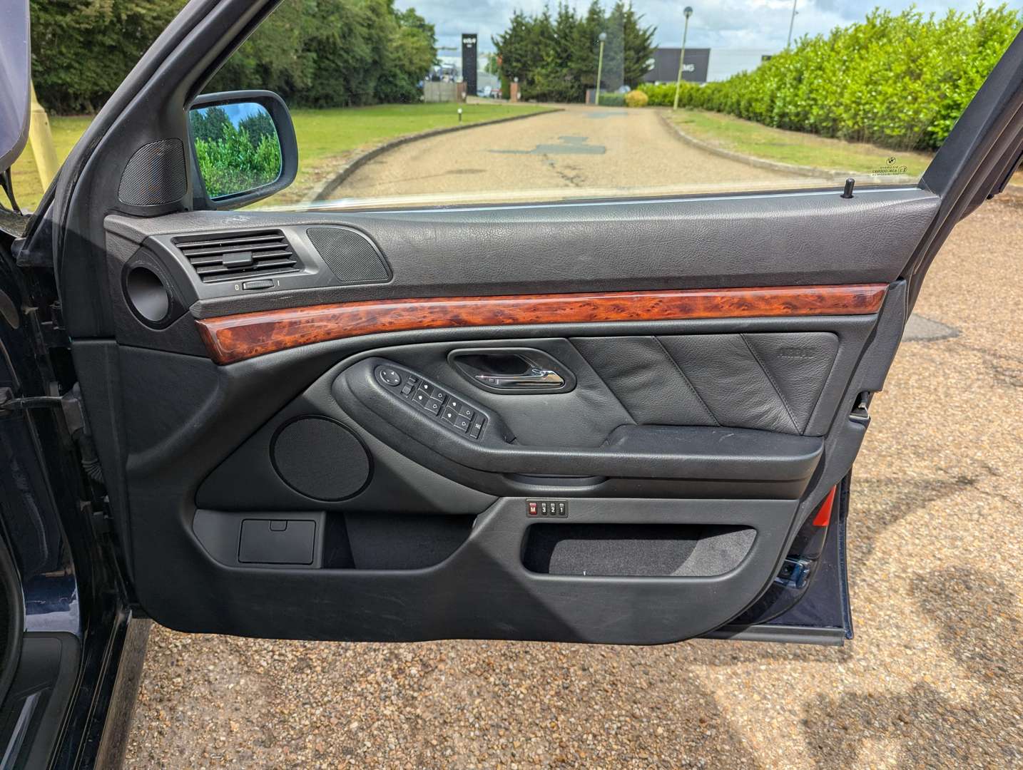 <p>2000 BMW 528I E39</p>