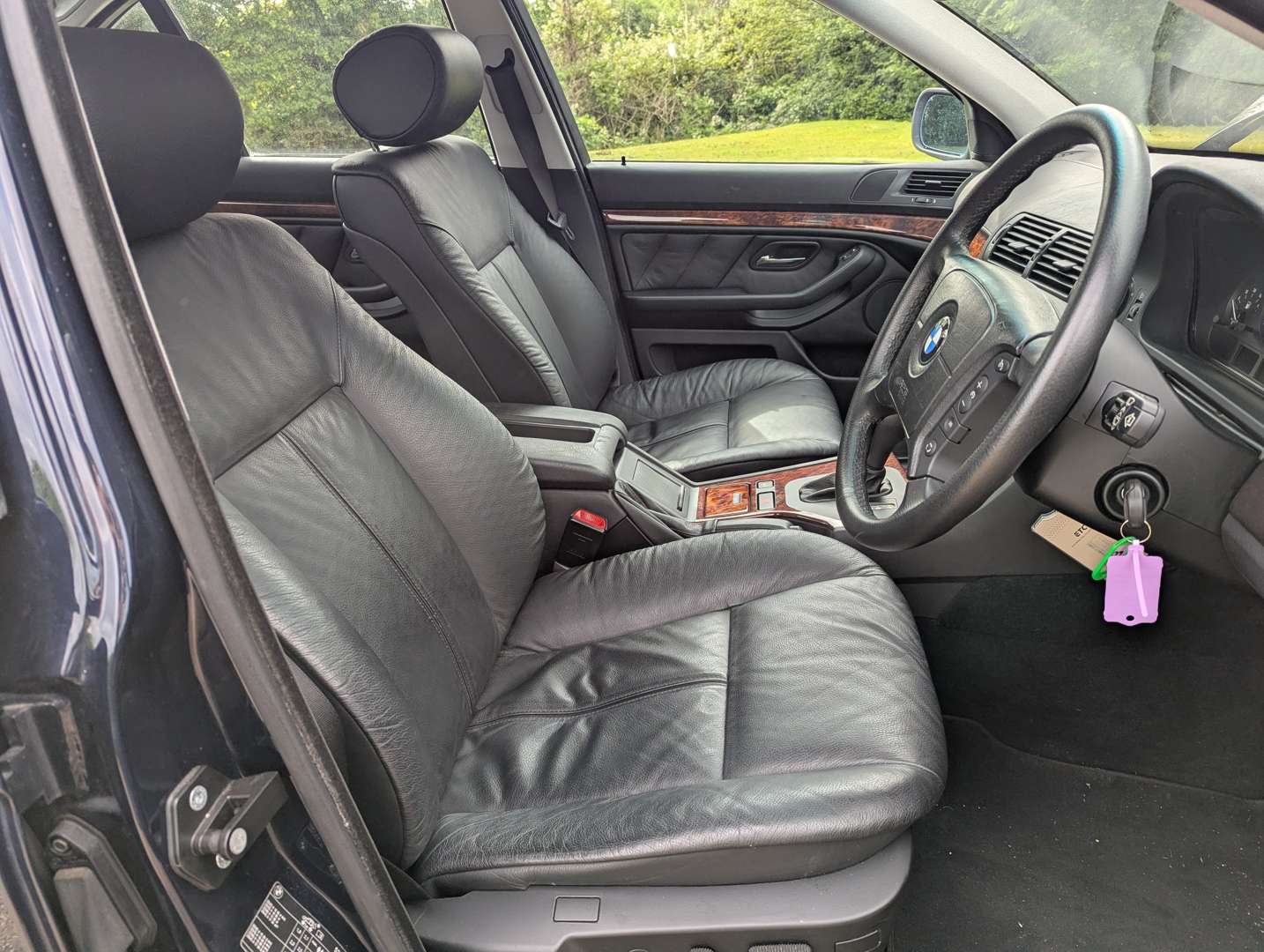 <p>2000 BMW 528I E39</p>