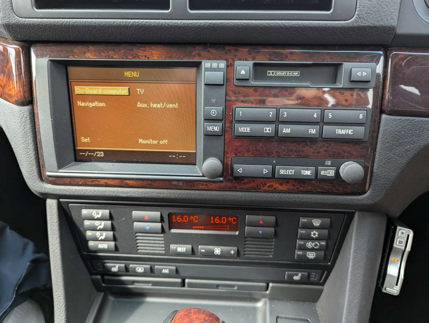 <p>2000 BMW 528I E39</p>
