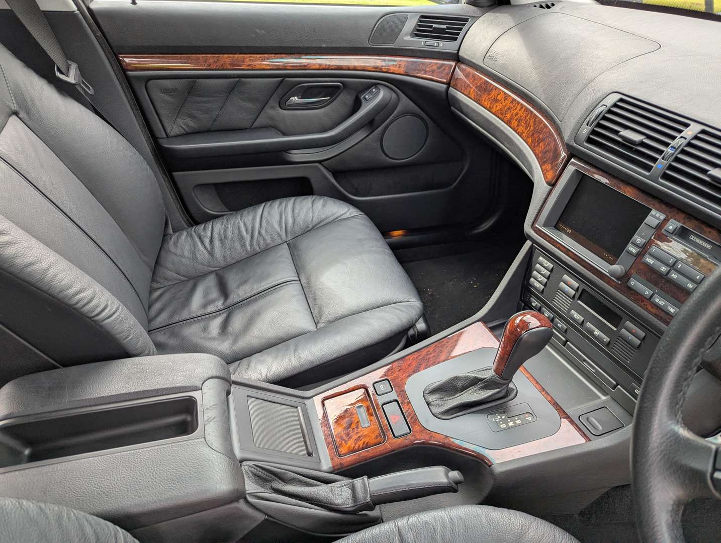 <p>2000 BMW 528I E39</p>