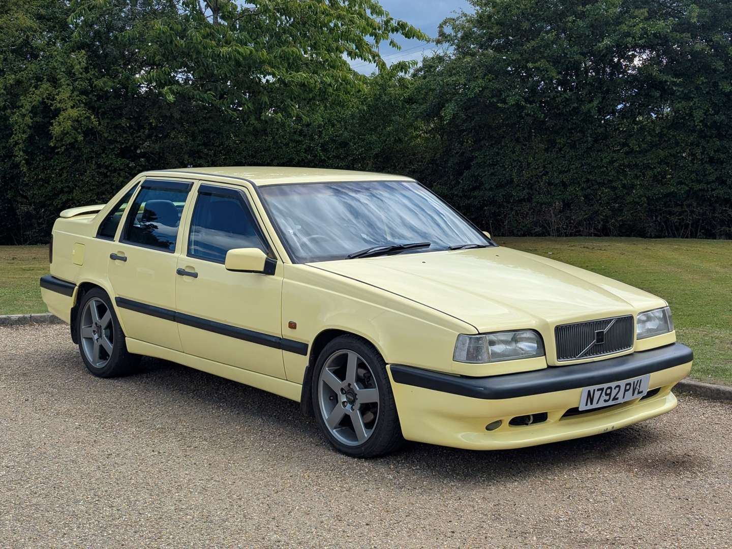 <p>1995 VOLVO T5 850</p>