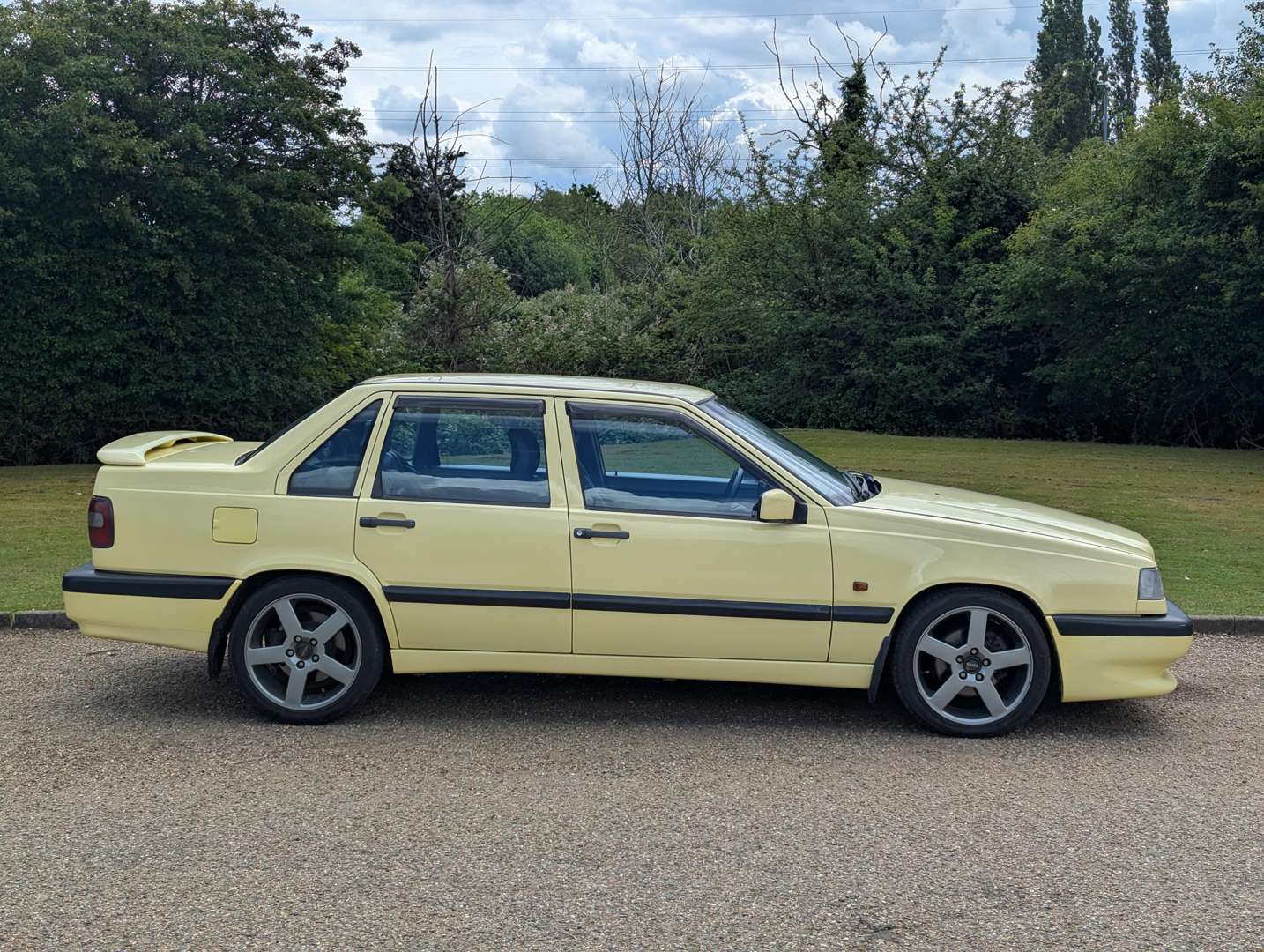 <p>1995 VOLVO T5 850</p>
