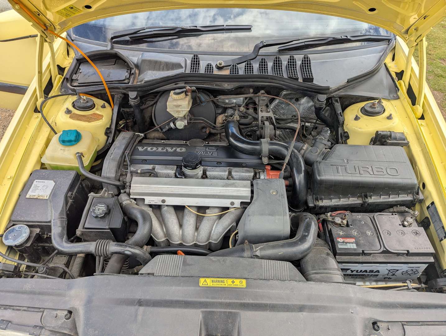 <p>1995 VOLVO T5 850</p>