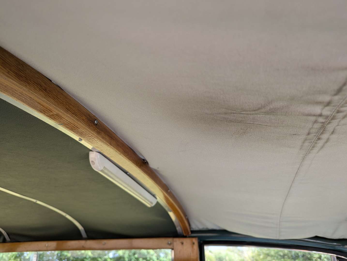 <p>1958 MORRIS MINOR TRAVELLER</p>