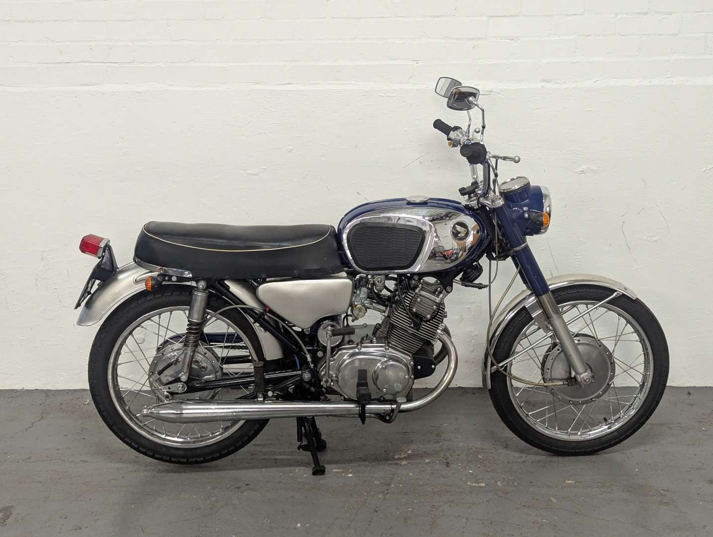 <p>1966 HONDA CB160</p>
