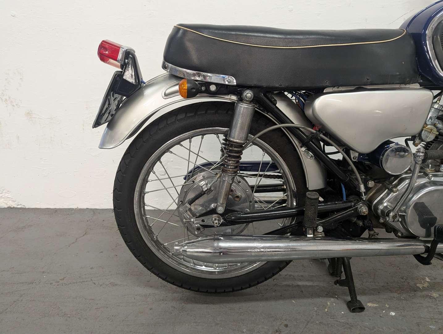 <p>1966 HONDA CB160</p>