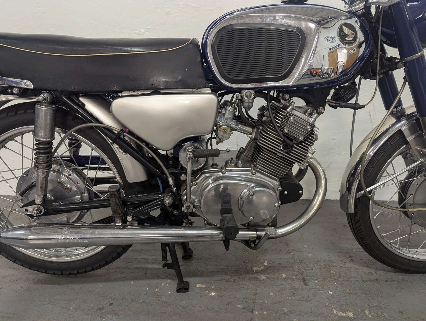 <p>1966 HONDA CB160</p>
