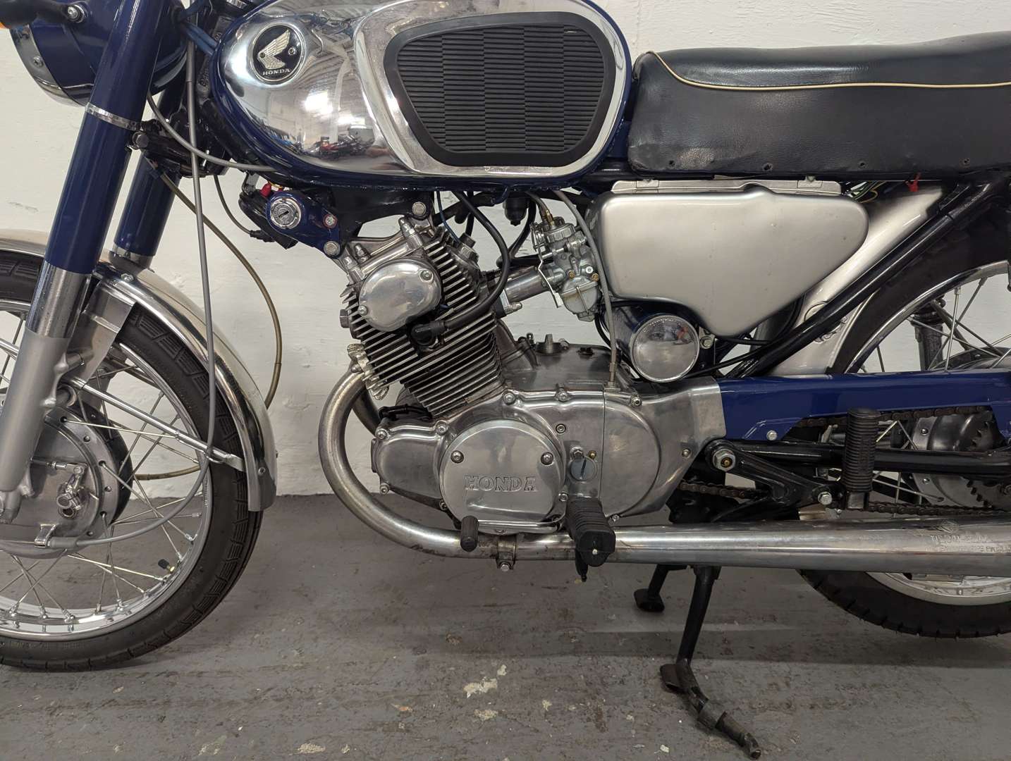 <p>1966 HONDA CB160</p>