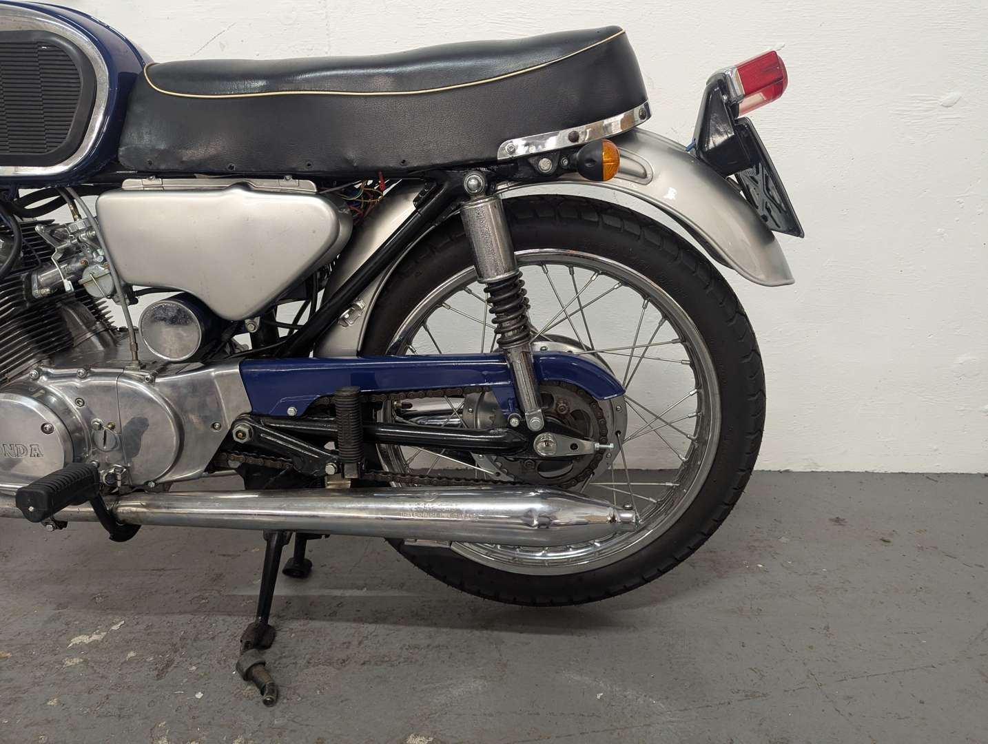 <p>1966 HONDA CB160</p>